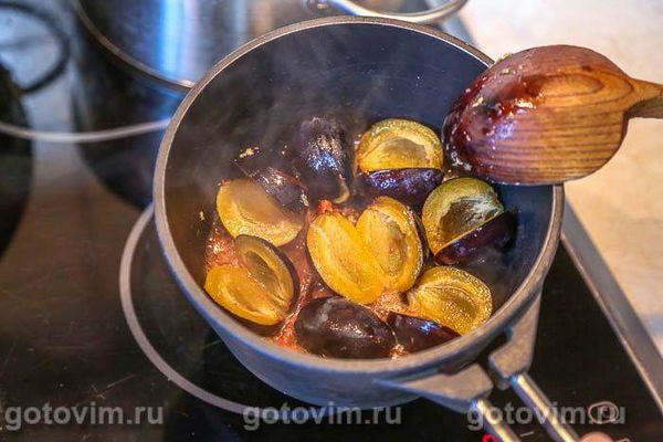 Запечене м'ясо зі сливовим соусом