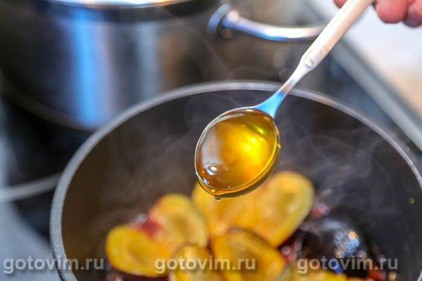 Запечене м'ясо зі сливовим соусом